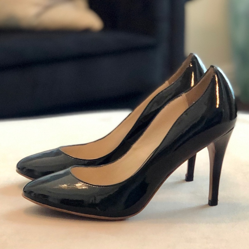 ELIE TAHARI PATENT LEATHER ROUND TOE PUMPS - Picture 5 of 15